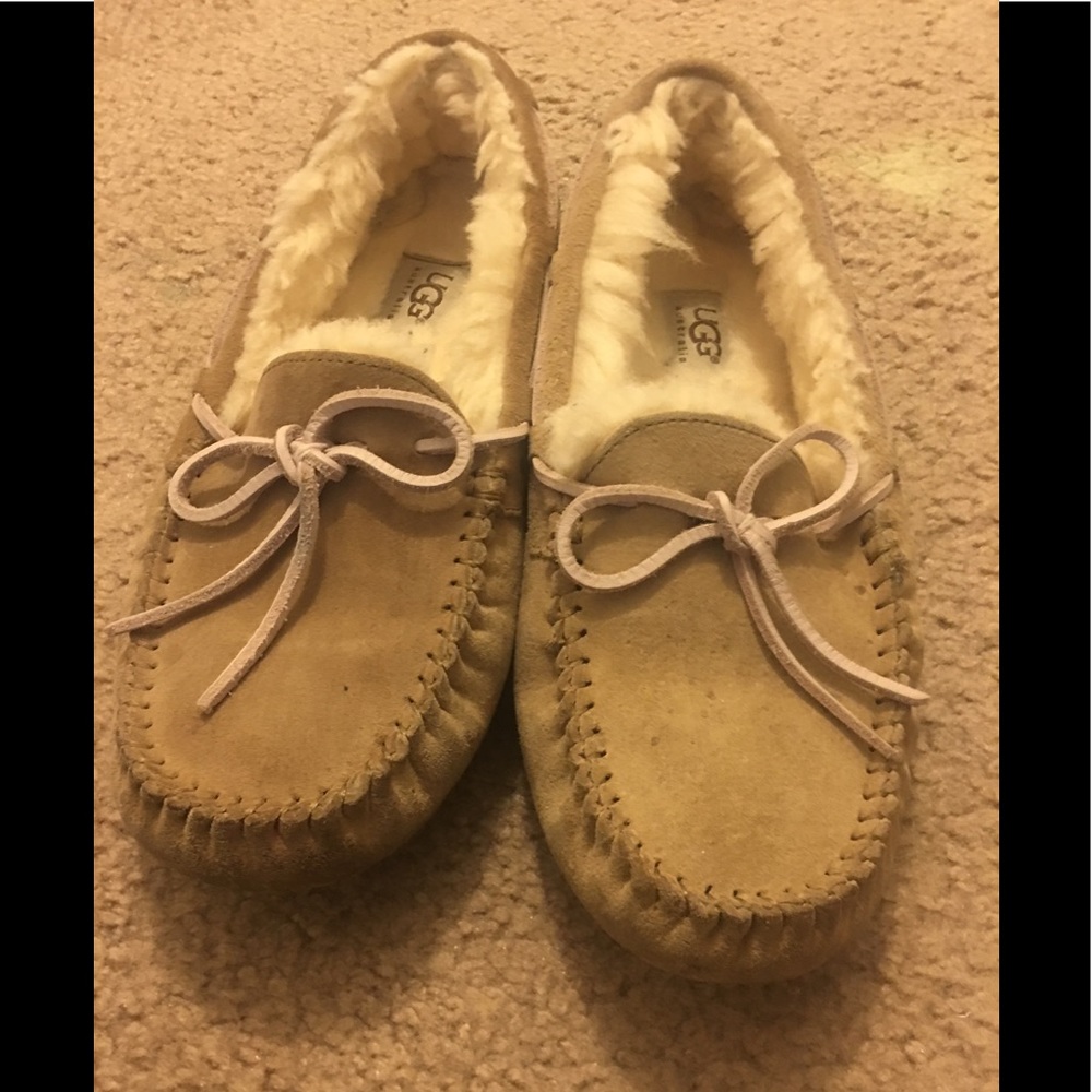 UGG Tabacco Dakota slipper sz 7
